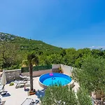 Дом отдыха Hundefreundliche Mit Privatpool, Aussendusche, Grill Und Vielen Wanderwegen In Der Umgebung