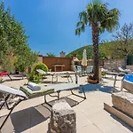 Hundefreundliche Mit Privatpool, Aussendusche, Grill Und Vielen Wanderwegen In Der Umgebung