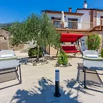 Дом отдыха Hundefreundliche Mit Privatpool, Aussendusche, Grill Und Vielen Wanderwegen In Der Umgebung