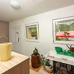 Hundefreundliche Mit Privatpool, Aussendusche, Grill Und Vielen Wanderwegen In Der Umgebung