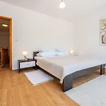 Дом отдыха Hundefreundliche Mit Privatpool, Aussendusche, Grill Und Vielen Wanderwegen In Der Umgebung