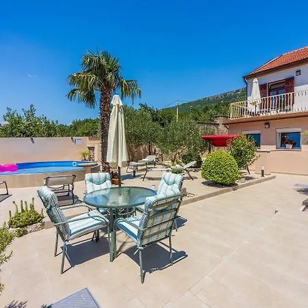 Hundefreundliche Mit Privatpool, Aussendusche, Grill Und Vielen Wanderwegen In Der Umgebung * Grižane