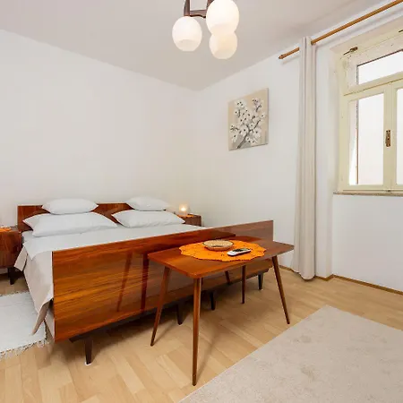 Hundefreundliche Mit Privatpool, Aussendusche, Grill Und Vielen Wanderwegen In Der Umgebung Grižane